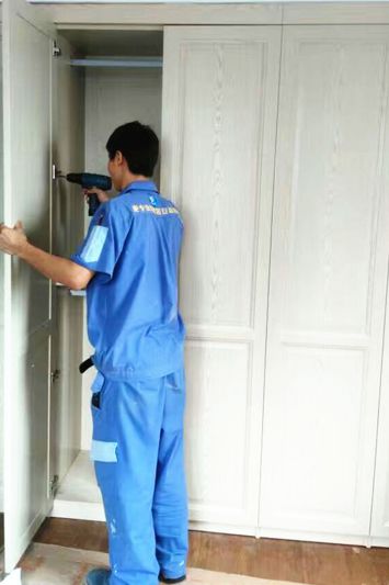 左右手安裝師傅告訴你，定制衣柜安裝需要注意這些