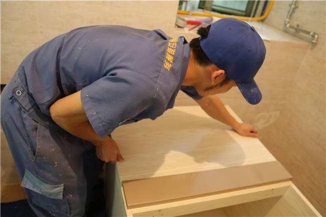 左右手家居安裝師傅教你家具修補小問題，自己動手輕松解決