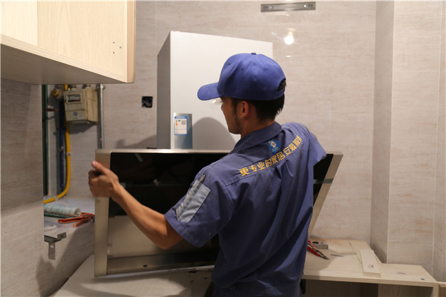 廚房裝修中，先安裝櫥柜還是油煙機(jī)？