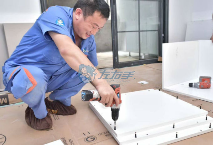 圍觀專業(yè)家具安裝現場