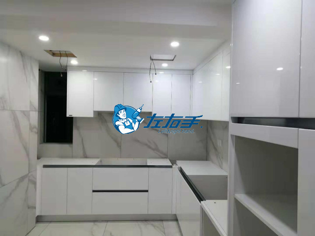 左右手櫥柜安裝、櫥柜門安裝（有水?。? /></a>
</p>
<p style=