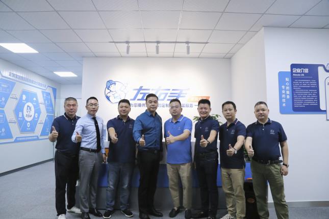 左右手成都總包商開(kāi)業(yè)儀式取得圓滿成功！