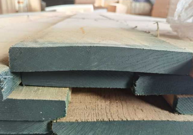 實(shí)木的餐桌:實(shí)木家具買拼板還是獨(dú)板好？