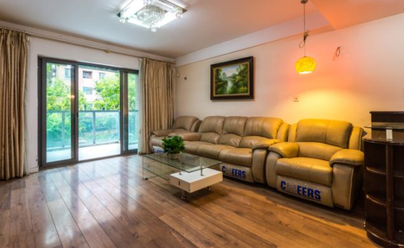 手工布藝家居：皮質(zhì)沙發(fā)不能碰，沙發(fā)要這么買!