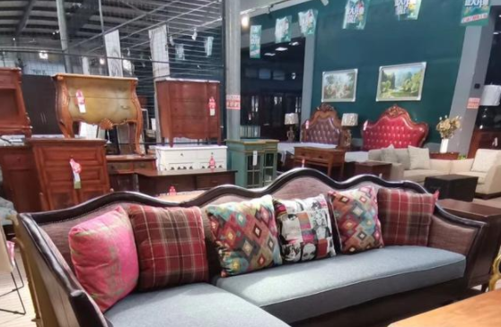 歐式布藝沙發(fā)如何清洗，布藝沙發(fā)面料有幾款？