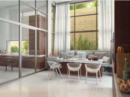 大飄窗設(shè)計(jì)：飄窗窗簾是靠墻好，還是靠窗好？