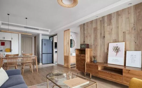 原木裝修價格：新房裝成原木簡約清風，溫馨漂亮，一個玄關柜更是實用好看