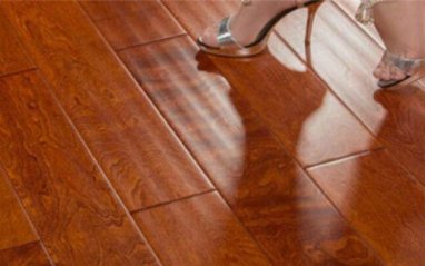 強化復(fù)合地板十大品牌：復(fù)合地板和實木地板的區(qū)別有哪些 復(fù)合地板怎么選擇