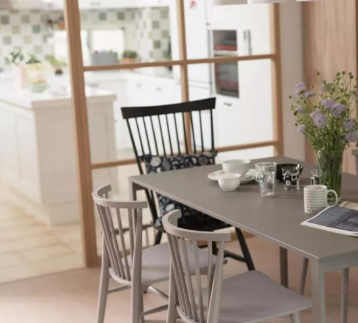 簡約風(fēng)格家裝的特點：現(xiàn)代簡約風(fēng)格中家具的搭配有什么技巧？