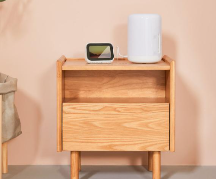 臥室設(shè)計效果圖：臥室床頭柜怎么選，8H實木無線充電床頭柜體驗