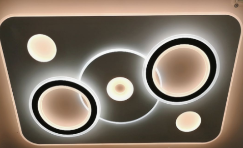 家裝現(xiàn)代簡約風格：現(xiàn)代風格的裝修吸頂燈好還是吊燈好？