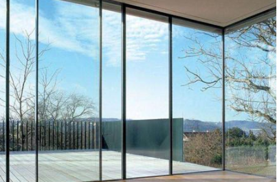 【家具安裝工招聘】在家具的選購(gòu)安裝中，玻璃和鋼化玻璃有什么不同之處